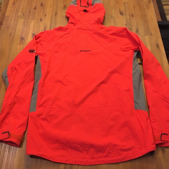 Mammut men's XL Dry tech rain/wind jacket. - Picture 4 of 4