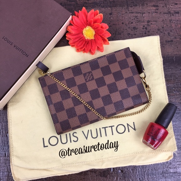 Louis Vuitton Handbags - 🍸Host Pick🍸 Louis Vuitton Clutch / Wristlet SALE