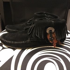 Minnetonka fringe booties.