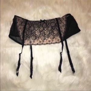 Victoria's Secret Garter Large