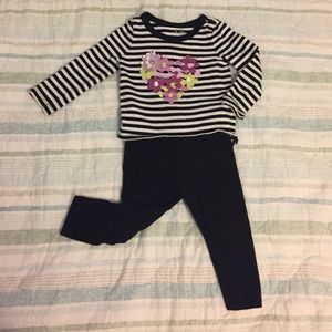 Stylish GAP long sleeve shirt and black leggings