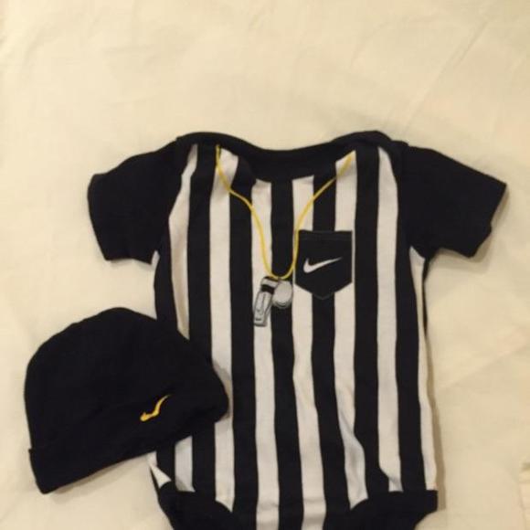 New 9-12m Nike Onesie and Hat