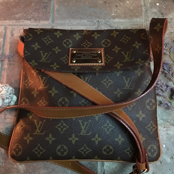 Louis Vuitton Shoulder Bag
