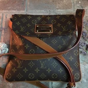 Louis Vuitton Shoulder Bag