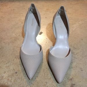 Calvin Klein - Nude kitten heel pumps