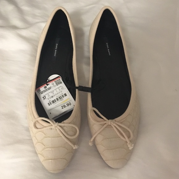 NWT Zara flats 6.5