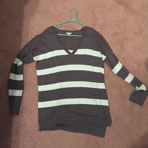 Large Gap V-neck sweater