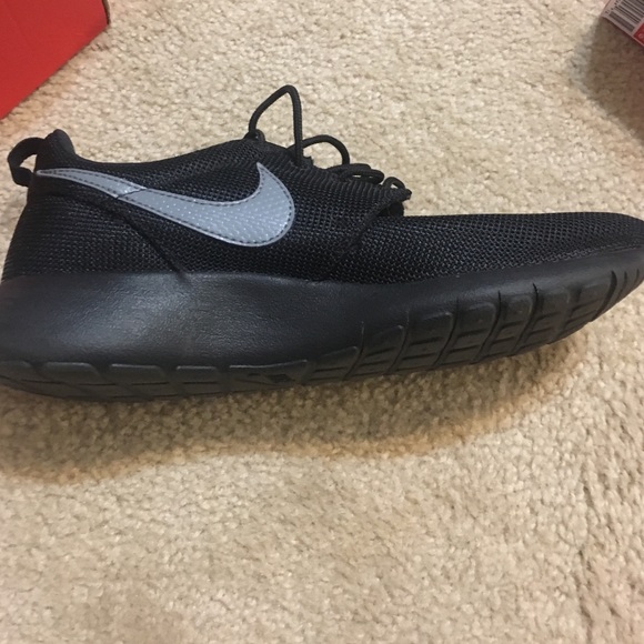 Nike's - Picture 2 of 4