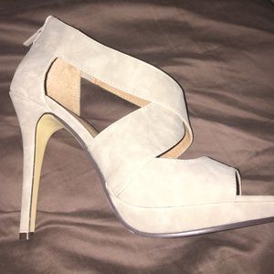 Michael Antonio Size 8 "Lovey" heel