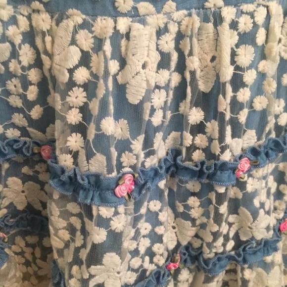 Blue and Cream Floral Dress w/ Pink Accent Flowers - Picture 4 of 4