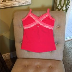 Lululemon workout tank.