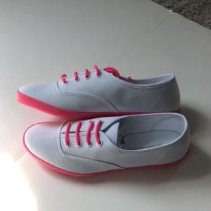 Johnnie b Boden white canvas sneakers