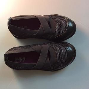 Dark gray RUUM shoes