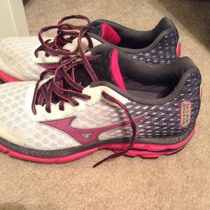 Mizuno Wave Rider Running Shoes