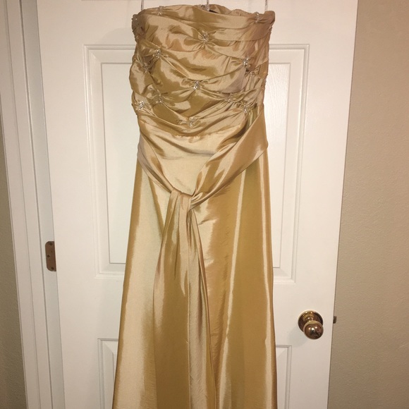GOLD STRAPLESS FORMAL GOWN