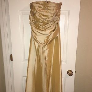 GOLD STRAPLESS FORMAL GOWN