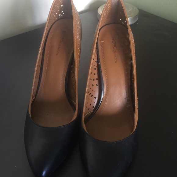 New BCBG Black and Brown Pumps