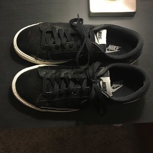 LAST CHANCE! Nike casual sneakers.