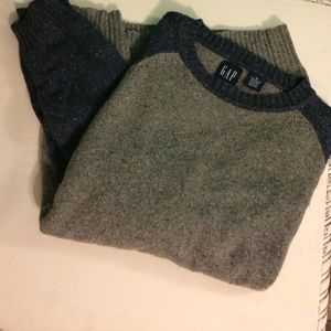 Gap Cozy Sweater Size Medium Gray and Navy Blue