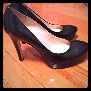 ✨Calvin Klein platform pumps✨