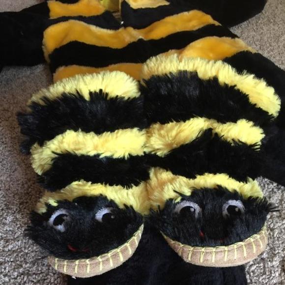 🎉Bumblebee costume size 24 months w/Real slippers - Picture 3 of 4