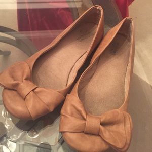 Tan now flats- good condition!