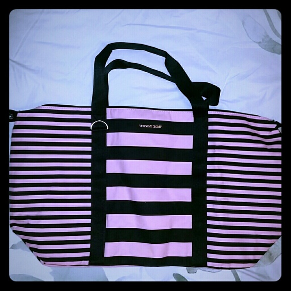 Brand New Victoria Secret Weekender/Travel Bag!