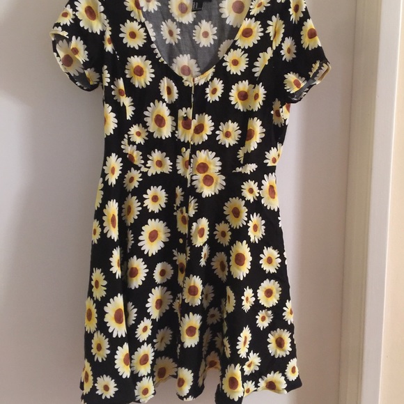 Forever 21 daisy dress