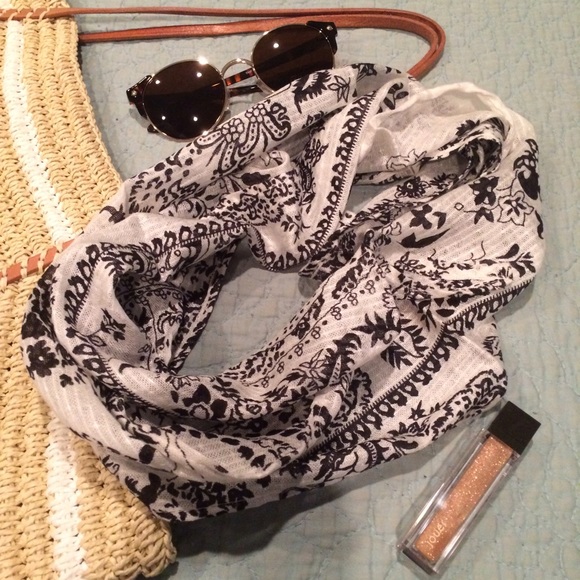 NWT Michael Stars Porcelain Skinny Scarf