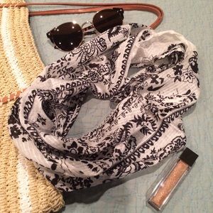 NWT Michael Stars Porcelain Skinny Scarf