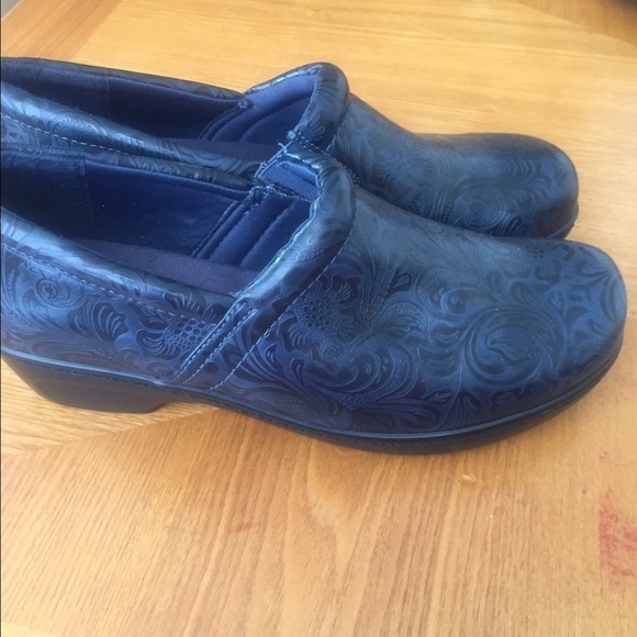 YUU BETHANEE PROFESSIONALS CLOGS