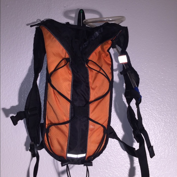 NISHIKI CAMEL WATER BACKPACK - Picture 1 of 2