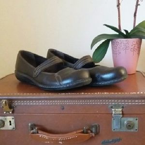 Clarks Dark Brown Mary Jane style Size 8.5