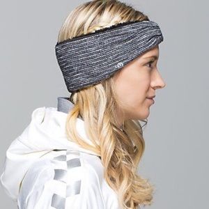 Lululemon run with me ear warmer Sherpa lining