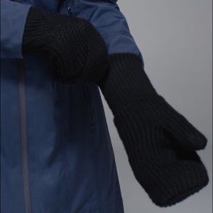 Lululemon totally toasty mittens sherpa lining
