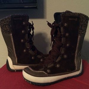 Merrill size 9.5 snow boot. New without tag.