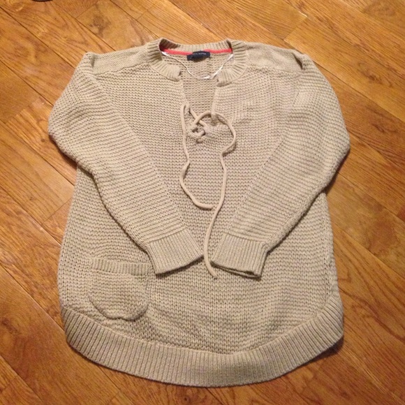 Tommy Hilfiger Beige Sweater w/Ties