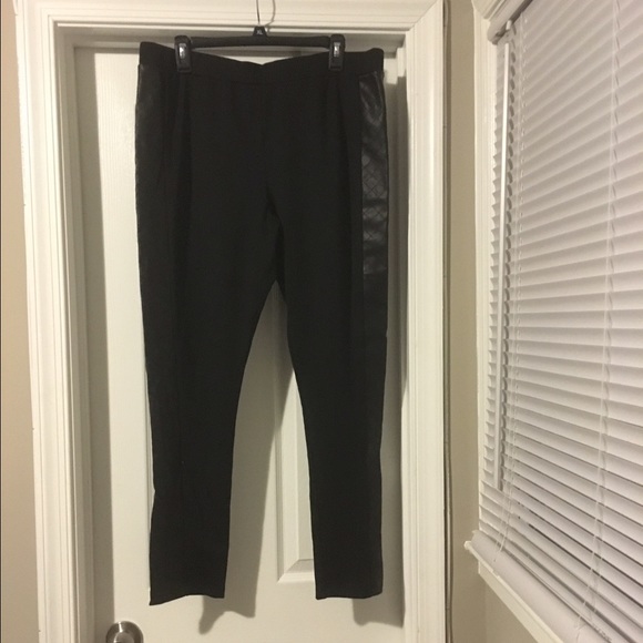 ❌SOLD❌Black Legging with Faux Leather Detail