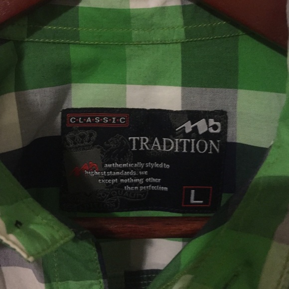 Button down - Picture 4 of 4