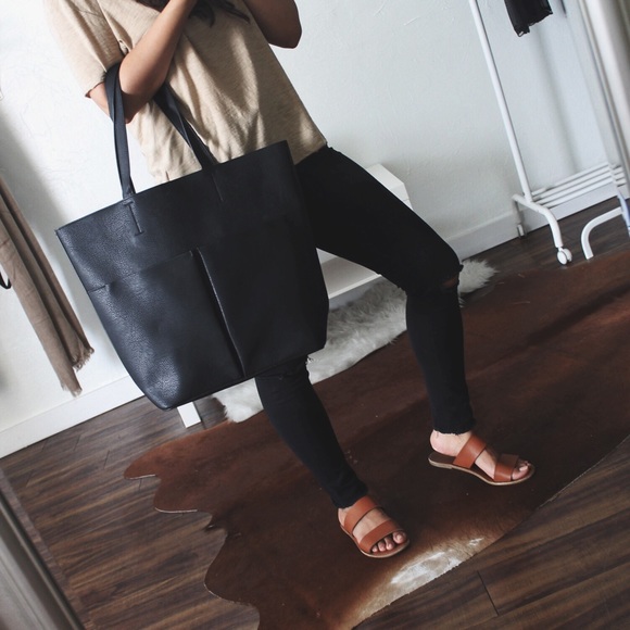 Restocked! β’ Black Shopper Tote β’ - Picture 5 of 5