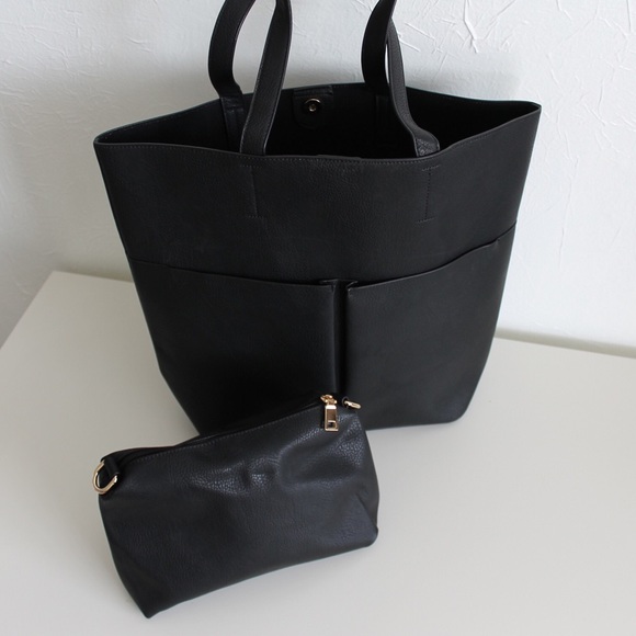 Restocked! β’ Black Shopper Tote β’ - Picture 2 of 5