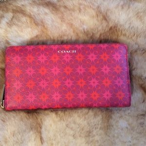 New with tag Coach zip around wallet