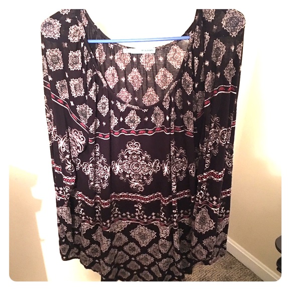 ISO THIS MAURICES TOP SIZE MEDIUM / LARGE - Picture 1 of 1