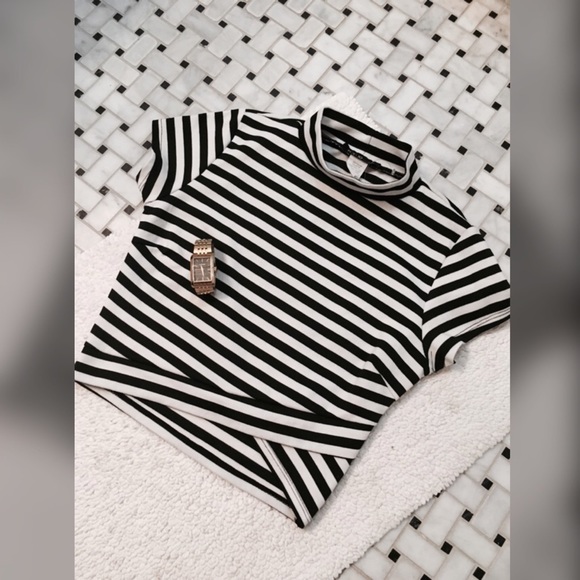 white and black stripes crop top