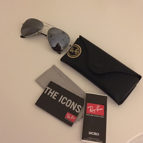 Silver rayban aviators