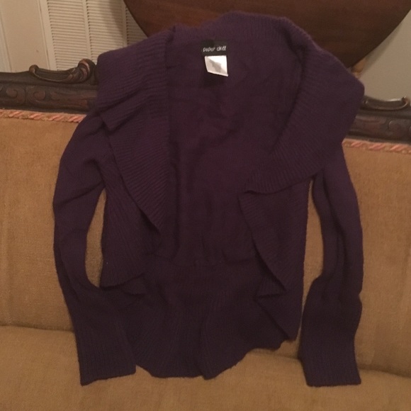Open brown sweater. Great condition