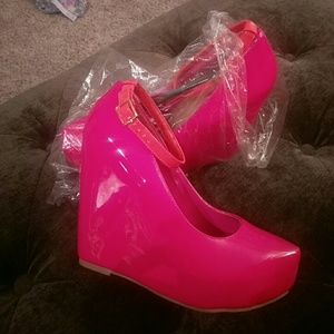 Wedge shoes
