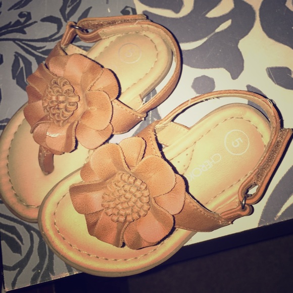 Like new toddler sandals 👑
