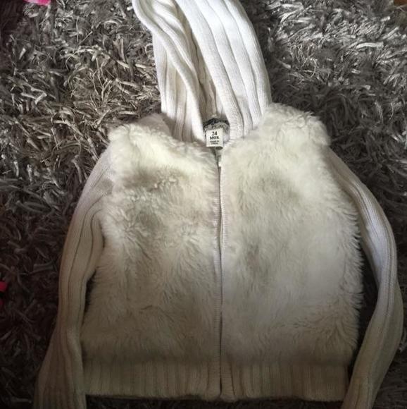 White hooded sweater with fur