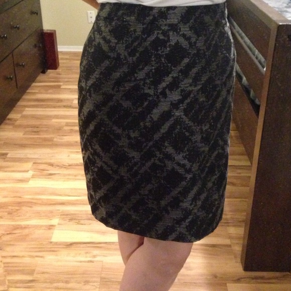 Beautiful Patterned Skirt! - Picture 2 of 2